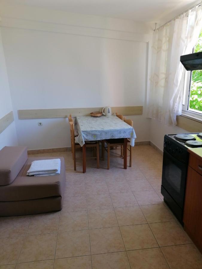Apartments And Rooms Tomas Podstrana Exterior photo
