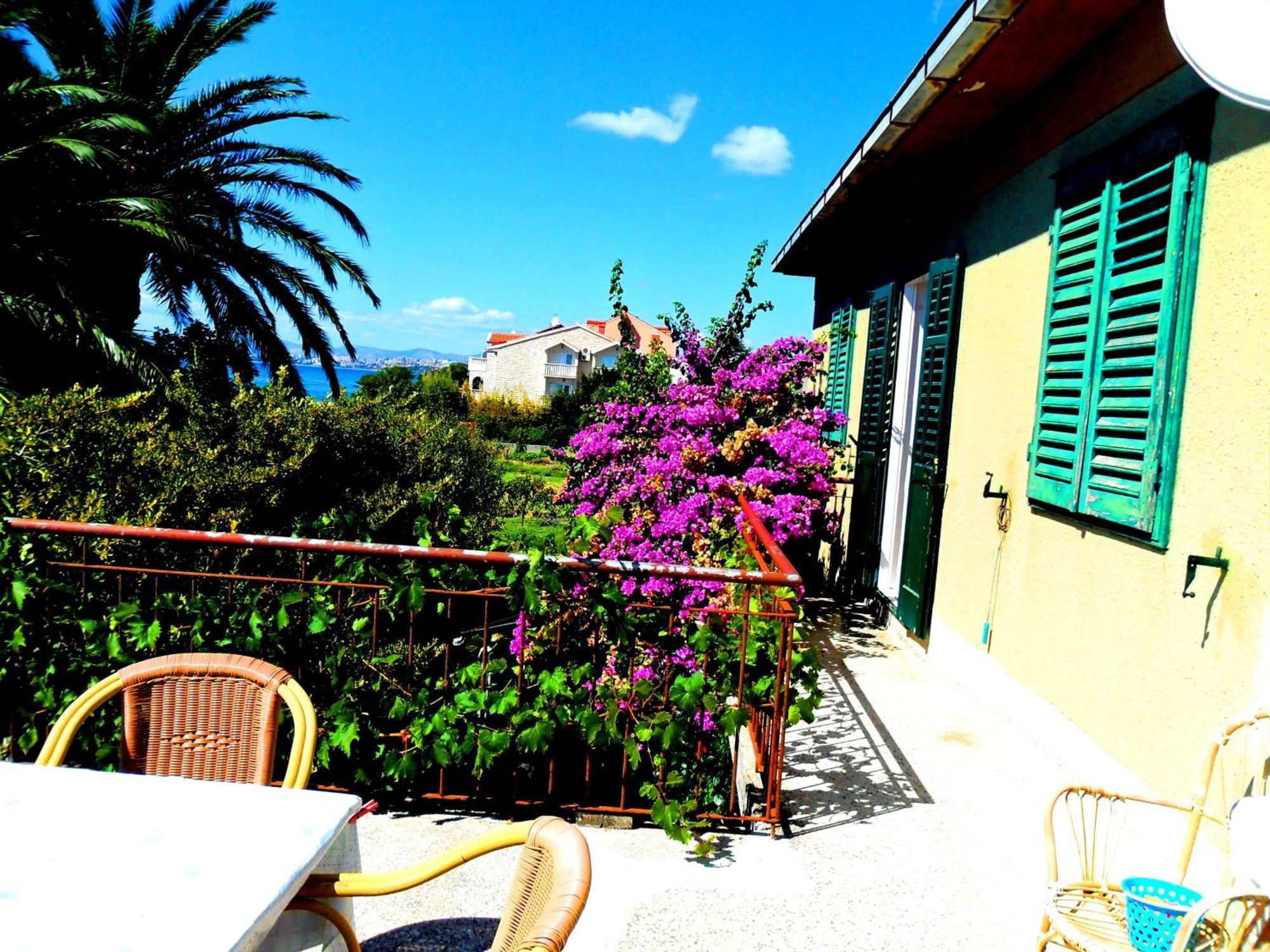 Apartments And Rooms Tomas Podstrana Exterior photo