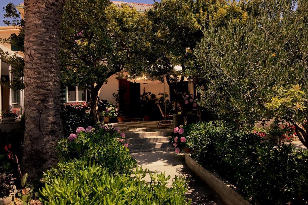 Apartments And Rooms Tomas Podstrana Exterior photo